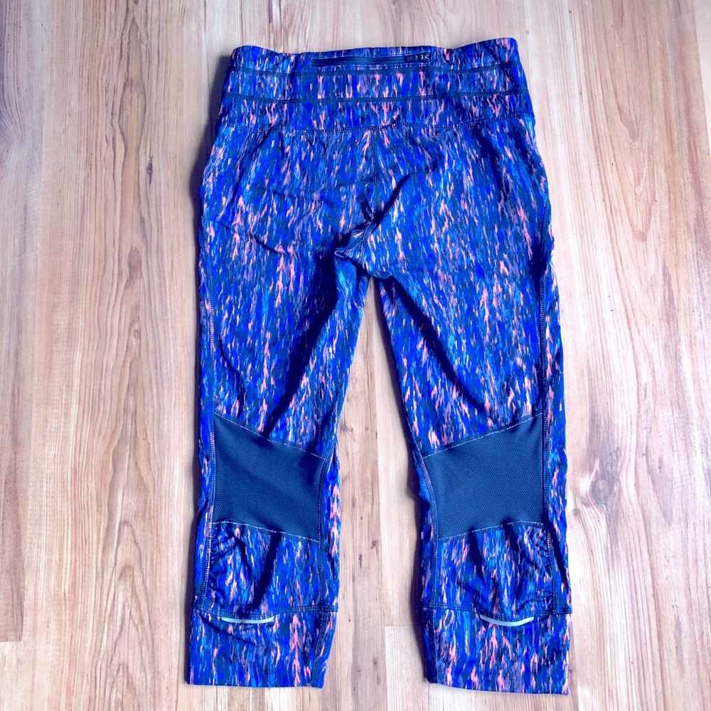 ATHLETA Reptile Relay Capri Leggings Blue Small - Picture 4 of 16